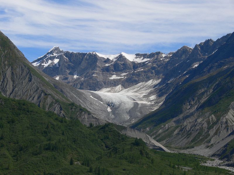 A smaller glacier up in the mountains