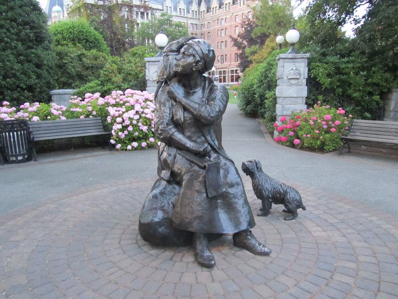 Statue of Emily Carr with a monkey on her shoulder