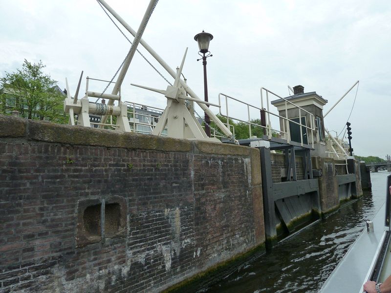 Canal gates