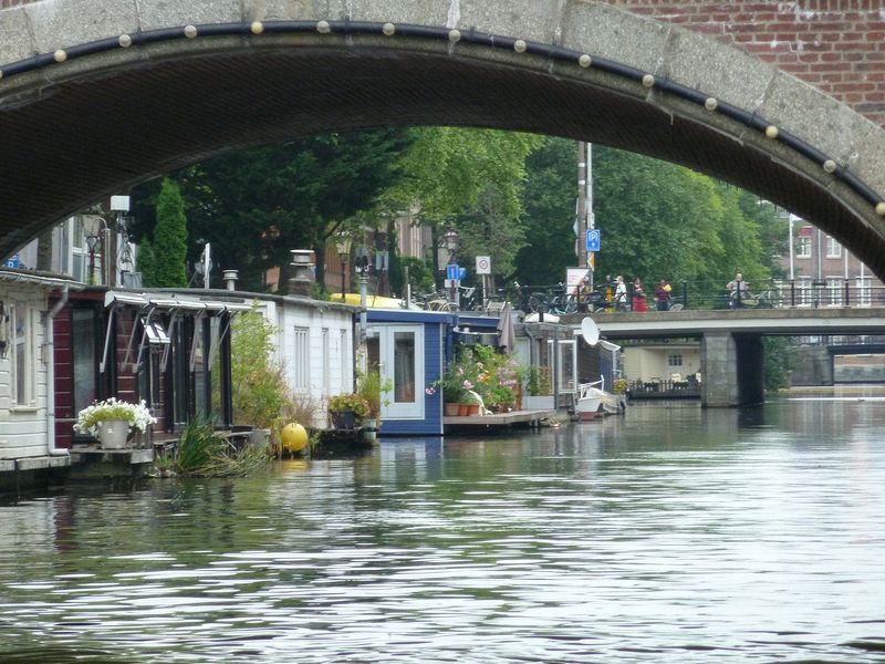 More houseboats