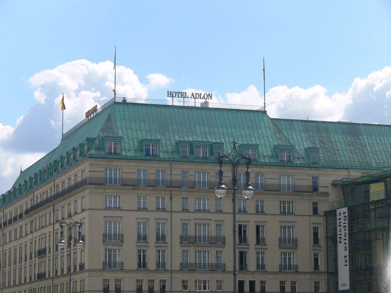 The hotel where Michael Jackson held his baby over the railing