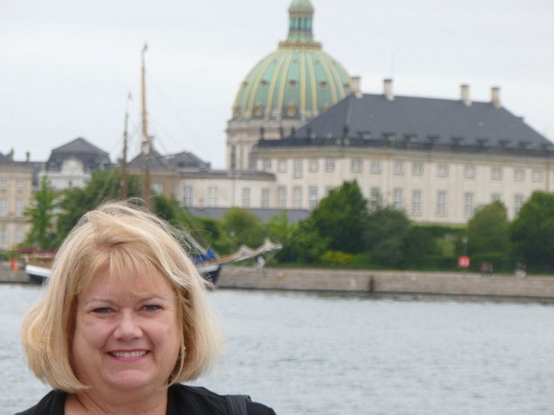 Linda with Amalienborg Palace in the background