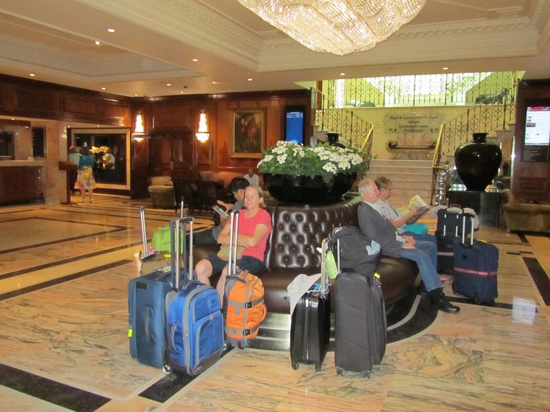 June waits in the hotel lobby for Pete to get the rental car