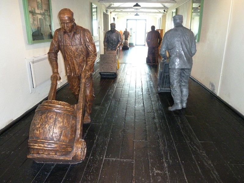 Statues of ordinance workers