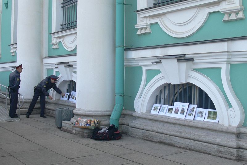 Hermitage guards do some shopping