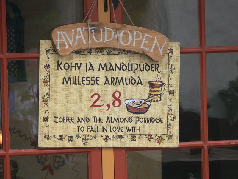 Coffee and the almond porridge to fall in love with