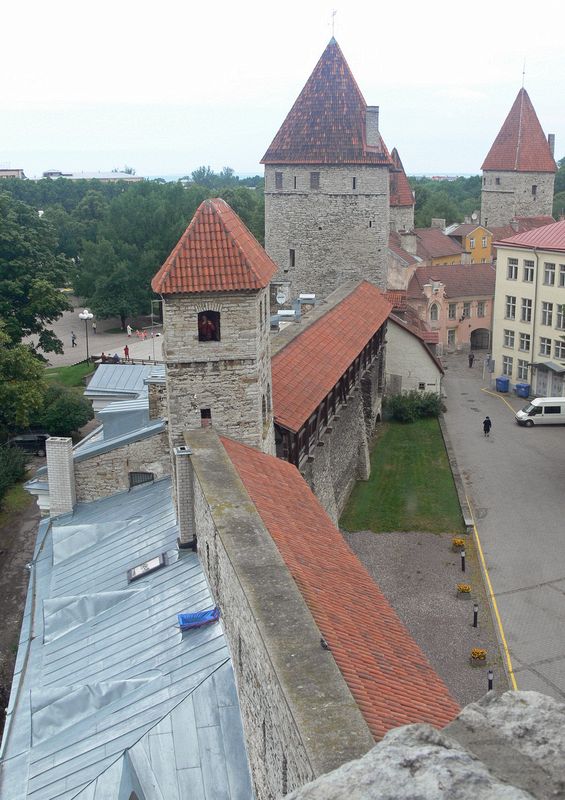 View along the wall from the tower