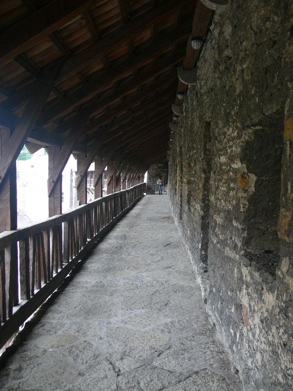 Walkway along the top of the wall