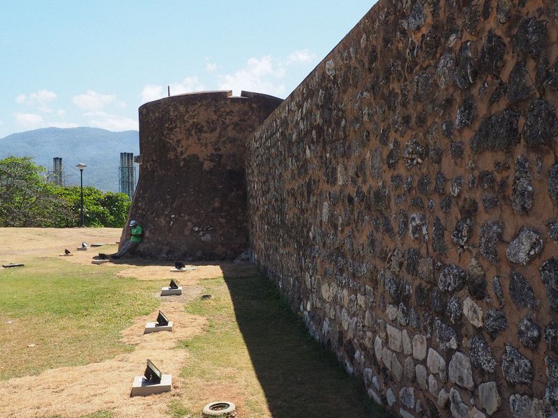 Fort walls