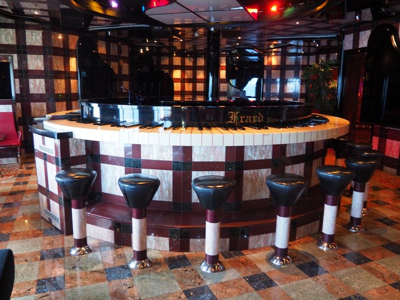 Piano bar