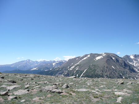 044 tundra with mountains in the background - 20 miles away