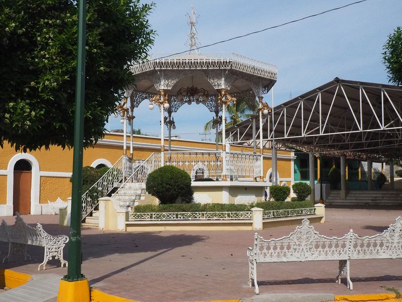 La Noria town plaza