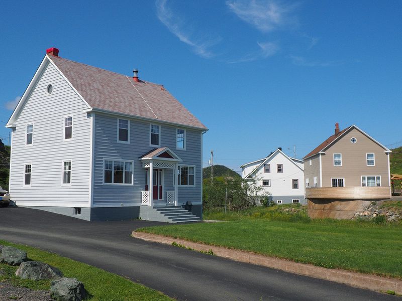 Houses owned by Eloise's cousin Tom