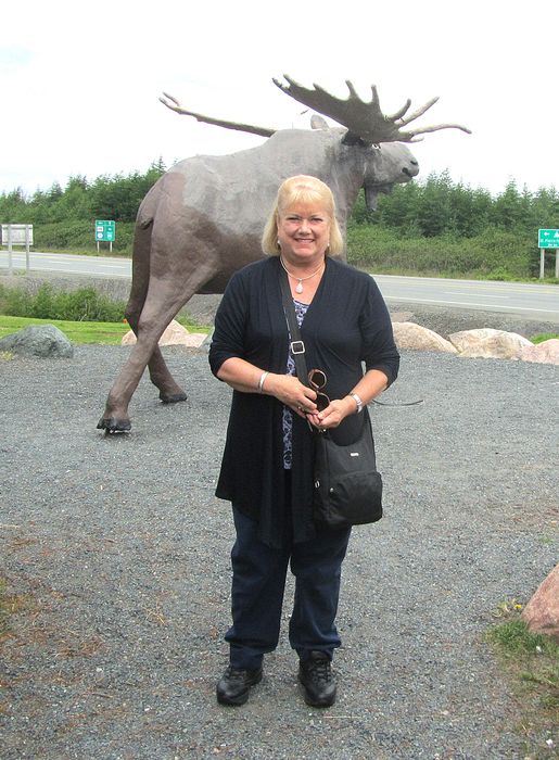 Linda and a moose statue