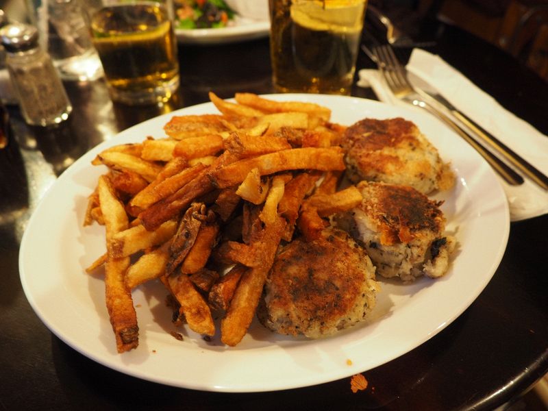 Cod cakes and fries