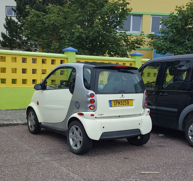 A Smart Car with a French license plate