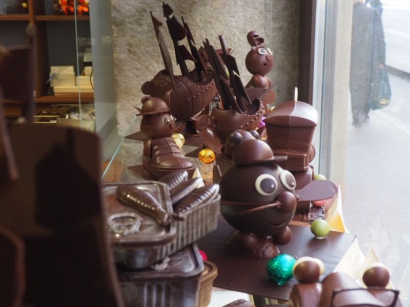 Chocolate figurines