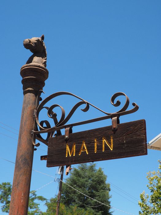 Fancy Main St sign