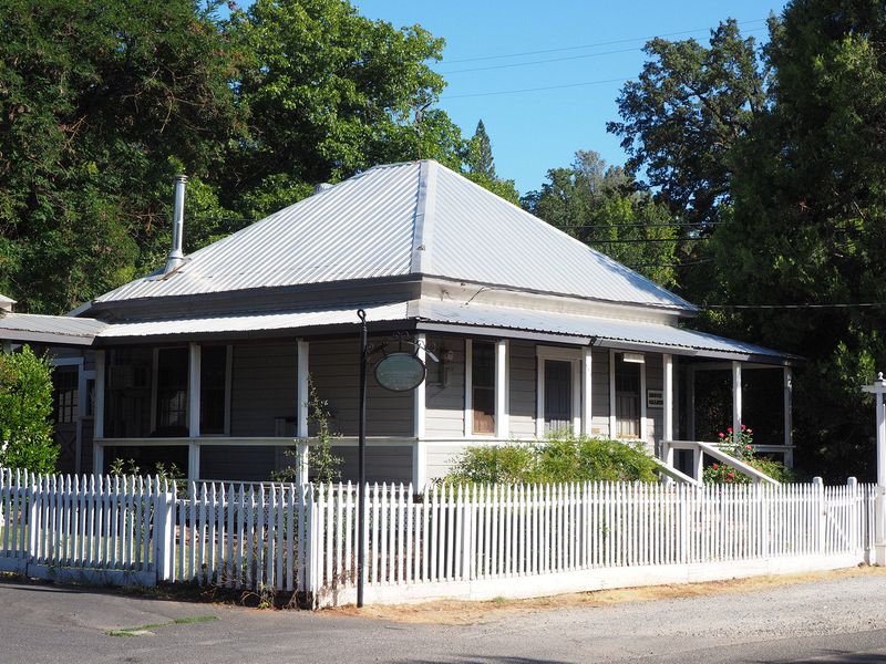 Old house in Murphys #9