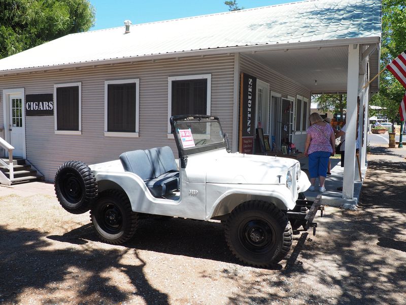 White Jeep for sale